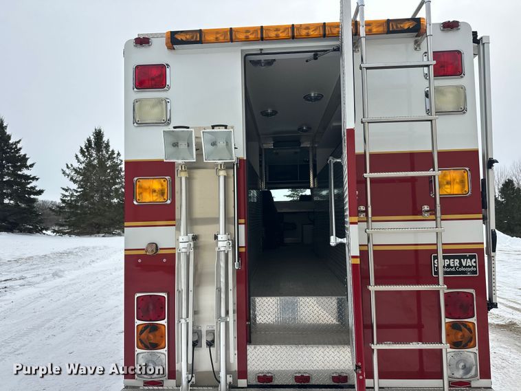 image for item FK1811 1996 Ford LS8000 rescue vehicle