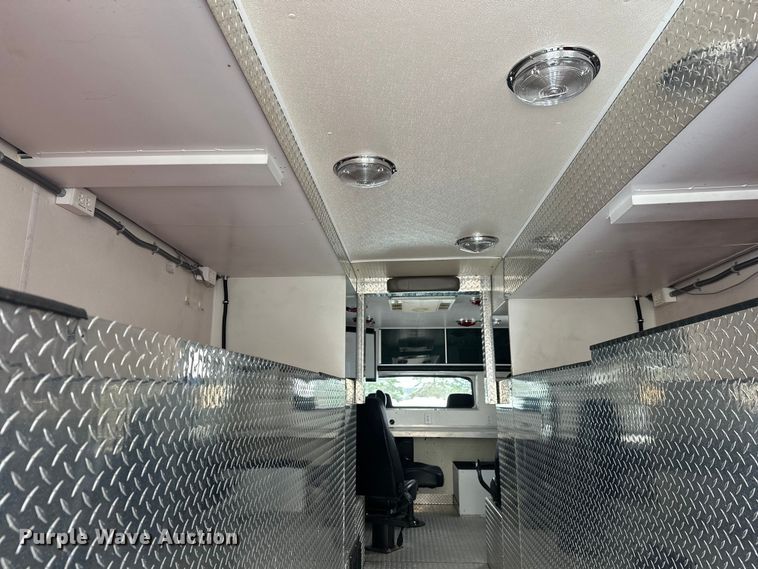 image for item FK1811 1996 Ford LS8000 rescue vehicle