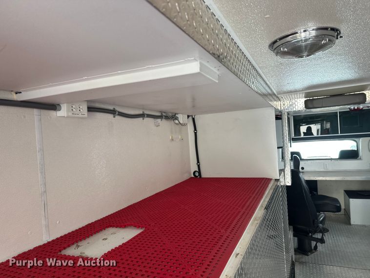 image for item FK1811 1996 Ford LS8000 rescue vehicle