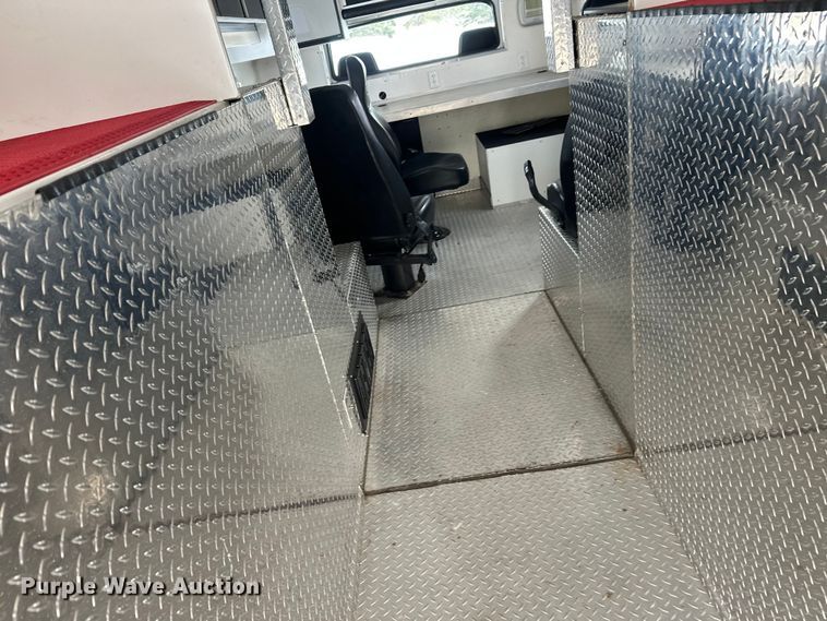 image for item FK1811 1996 Ford LS8000 rescue vehicle