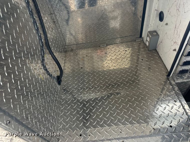 image for item FK1811 1996 Ford LS8000 rescue vehicle