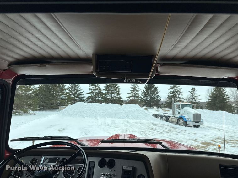 image for item FK1811 1996 Ford LS8000 rescue vehicle