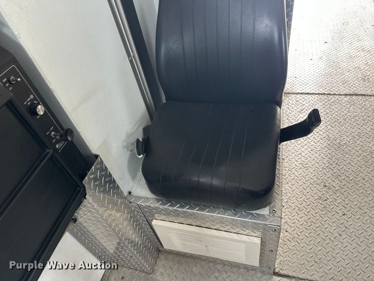 image for item FK1811 1996 Ford LS8000 rescue vehicle