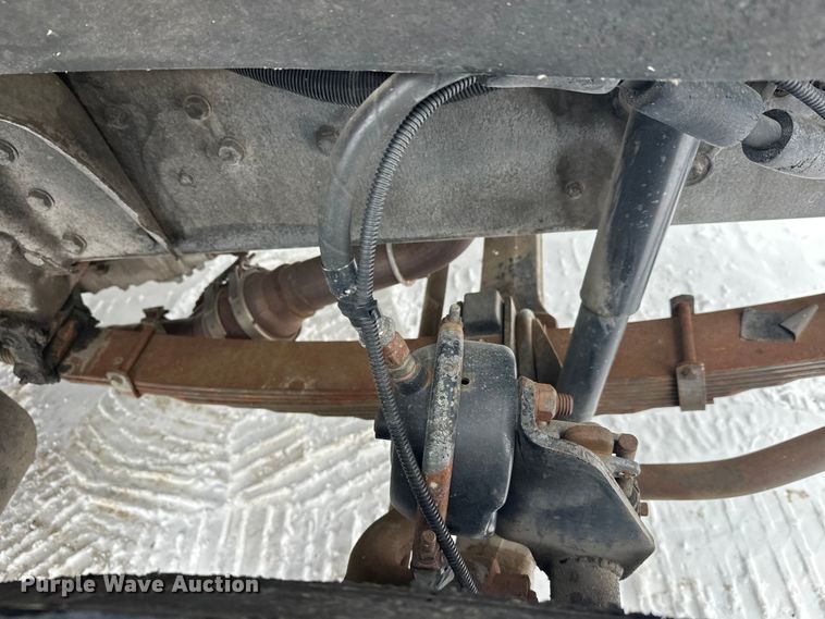 image for item FK1811 1996 Ford LS8000 rescue vehicle