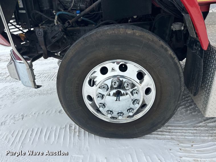 image for item FK1811 1996 Ford LS8000 rescue vehicle