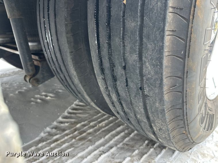 image for item FK1811 1996 Ford LS8000 rescue vehicle