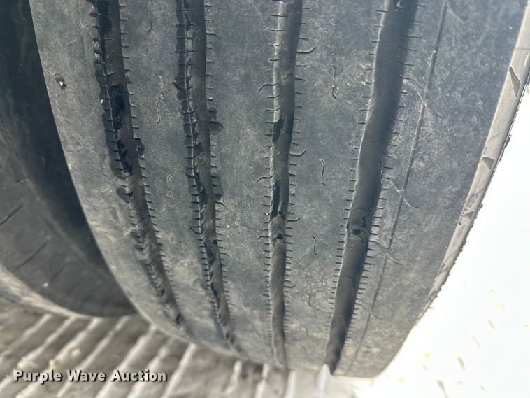 image for item FK1811 1996 Ford LS8000 rescue vehicle