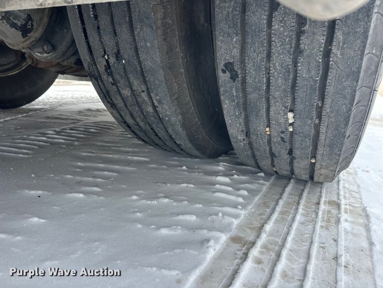 image for item FK1811 1996 Ford LS8000 rescue vehicle