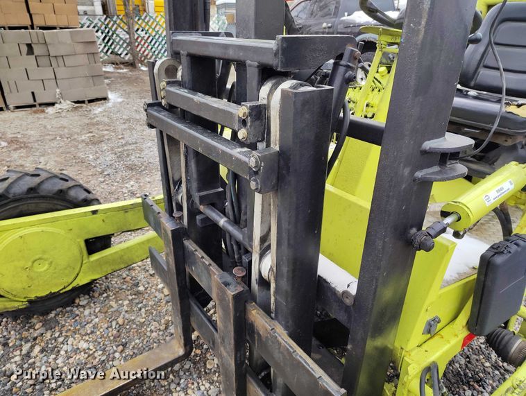 image for item IH9464 2002 Donkey D13-4K forklift