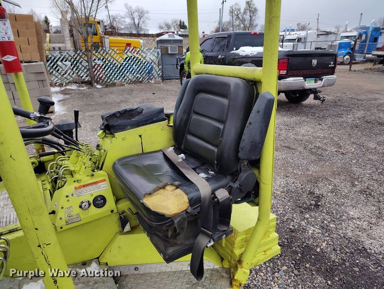 image for item IH9464 2002 Donkey D13-4K forklift