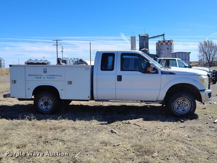 image for item IH9475 2014 Ford F250 Super Duty Ext. Cab utility bed pickup truck