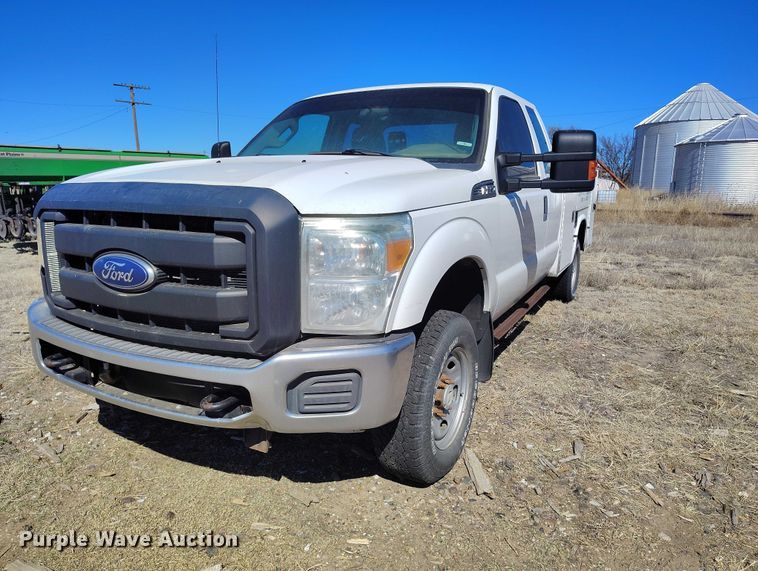 image for item IH9475 2014 Ford F250 Super Duty Ext. Cab utility bed pickup truck