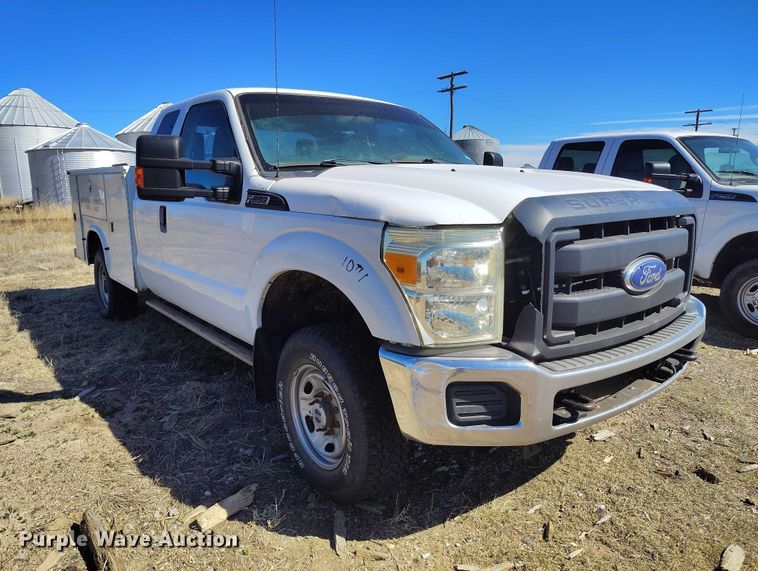 image for item IH9475 2014 Ford F250 Super Duty Ext. Cab utility bed pickup truck