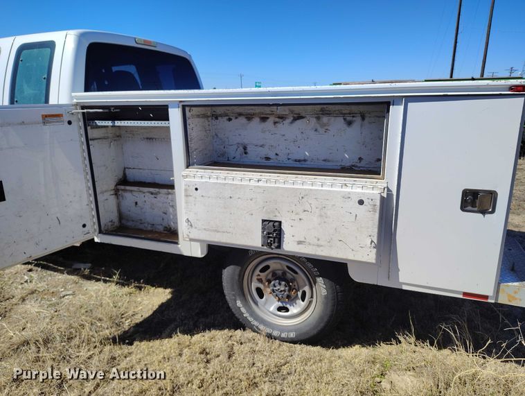 image for item IH9475 2014 Ford F250 Super Duty Ext. Cab utility bed pickup truck