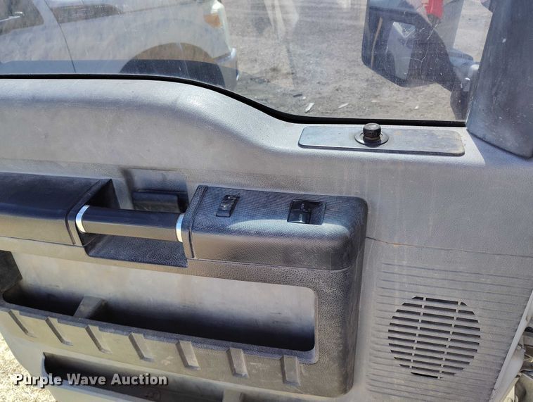 image for item IH9475 2014 Ford F250 Super Duty Ext. Cab utility bed pickup truck