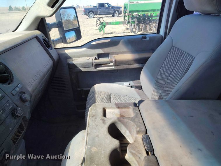 image for item IH9475 2014 Ford F250 Super Duty Ext. Cab utility bed pickup truck
