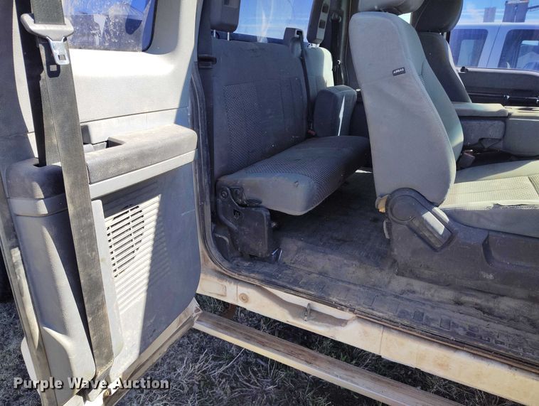 image for item IH9475 2014 Ford F250 Super Duty Ext. Cab utility bed pickup truck