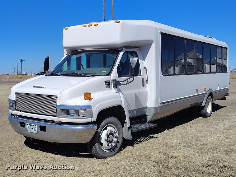 image for item IH9476 2007 Chevrolet C5500 shuttle bus