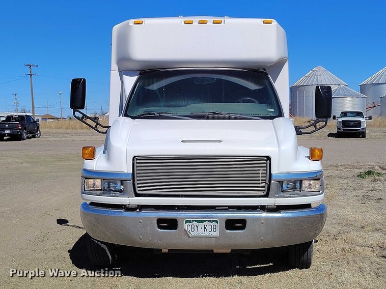 image for item IH9476 2007 Chevrolet C5500 shuttle bus