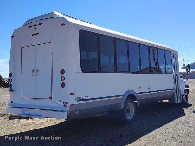 image for item IH9476 2007 Chevrolet C5500 shuttle bus