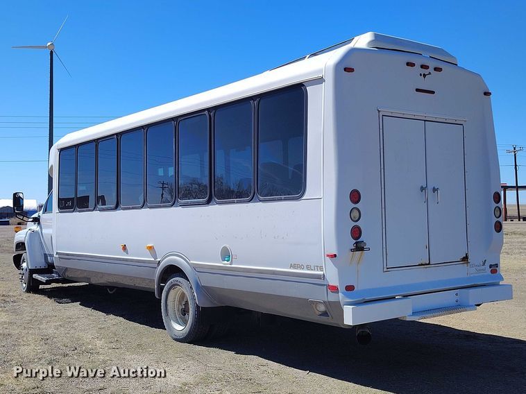 image for item IH9476 2007 Chevrolet C5500 shuttle bus