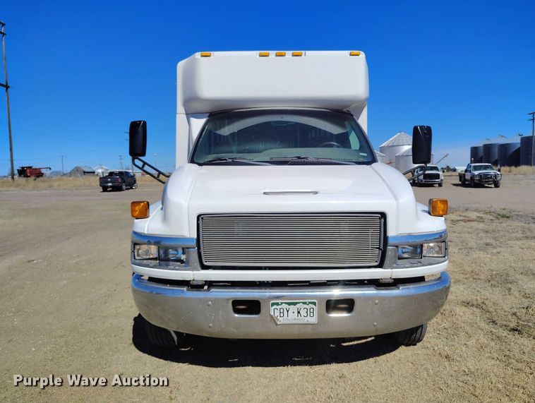 image for item IH9476 2007 Chevrolet C5500 shuttle bus