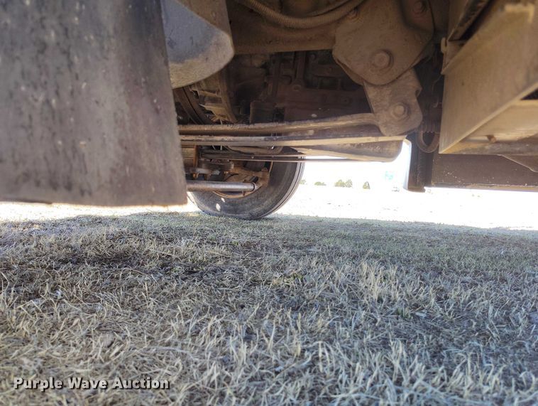 image for item IH9476 2007 Chevrolet C5500 shuttle bus