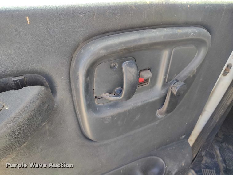 image for item IH9476 2007 Chevrolet C5500 shuttle bus