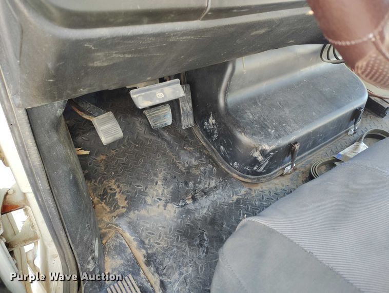 image for item IH9476 2007 Chevrolet C5500 shuttle bus