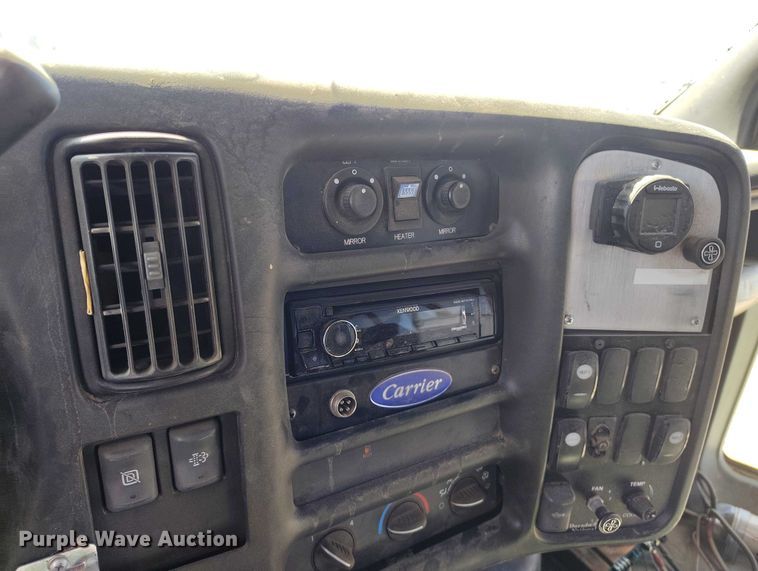 image for item IH9476 2007 Chevrolet C5500 shuttle bus