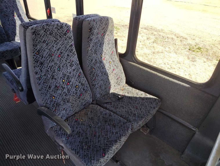 image for item IH9476 2007 Chevrolet C5500 shuttle bus