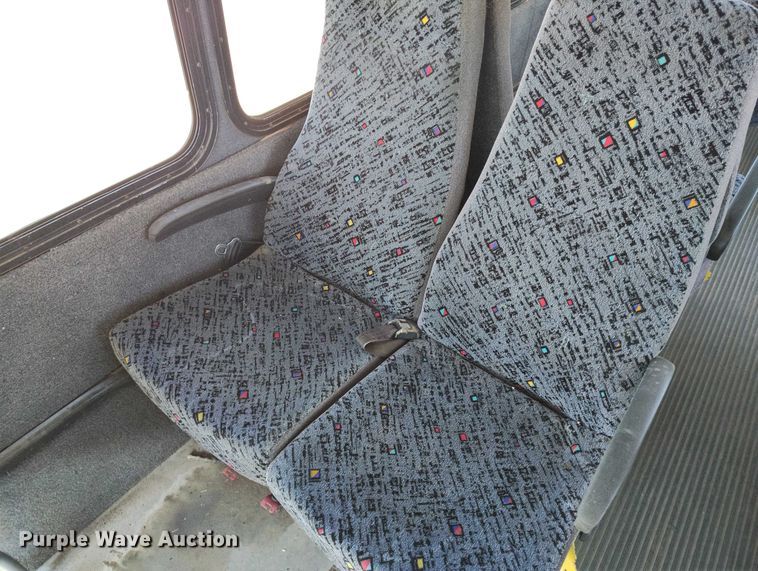 image for item IH9476 2007 Chevrolet C5500 shuttle bus