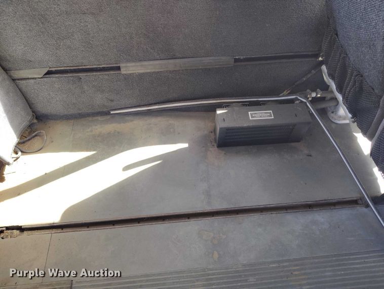 image for item IH9476 2007 Chevrolet C5500 shuttle bus