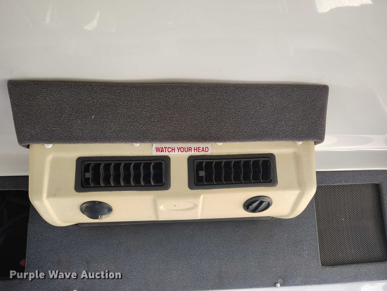 image for item IH9476 2007 Chevrolet C5500 shuttle bus