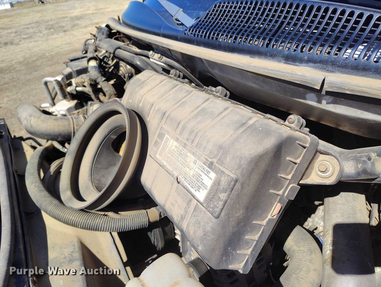 image for item IH9476 2007 Chevrolet C5500 shuttle bus