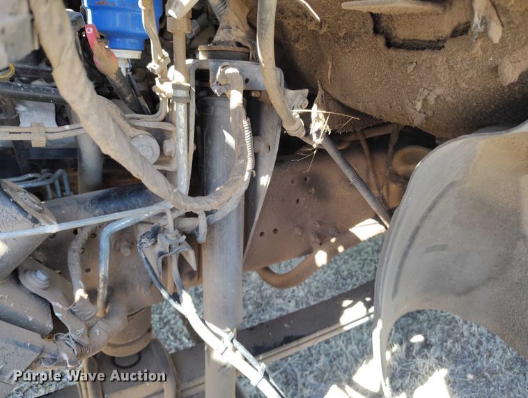 image for item IH9476 2007 Chevrolet C5500 shuttle bus