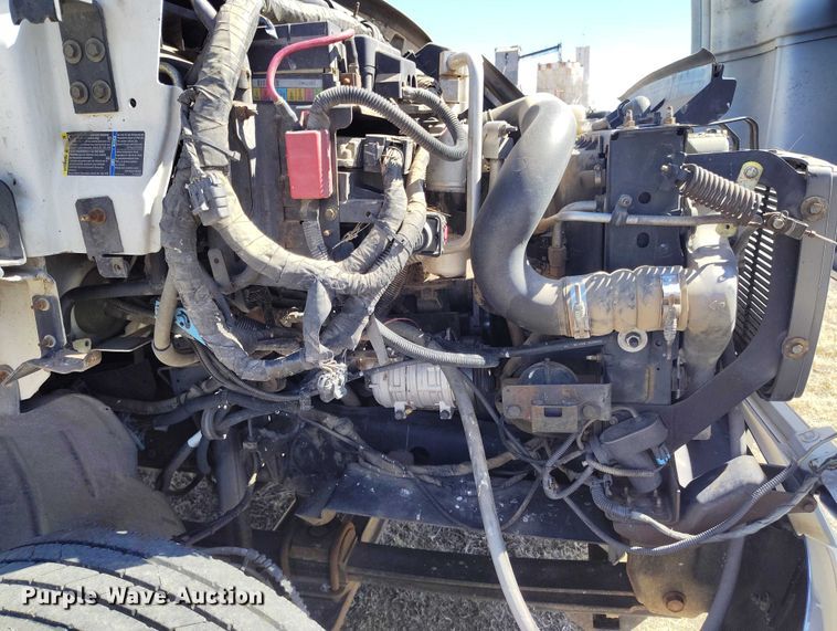 image for item IH9476 2007 Chevrolet C5500 shuttle bus