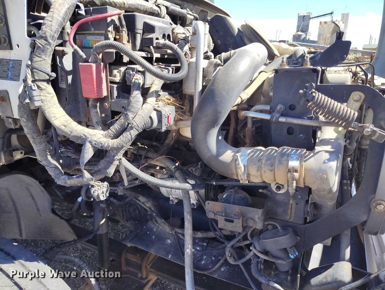 image for item IH9476 2007 Chevrolet C5500 shuttle bus