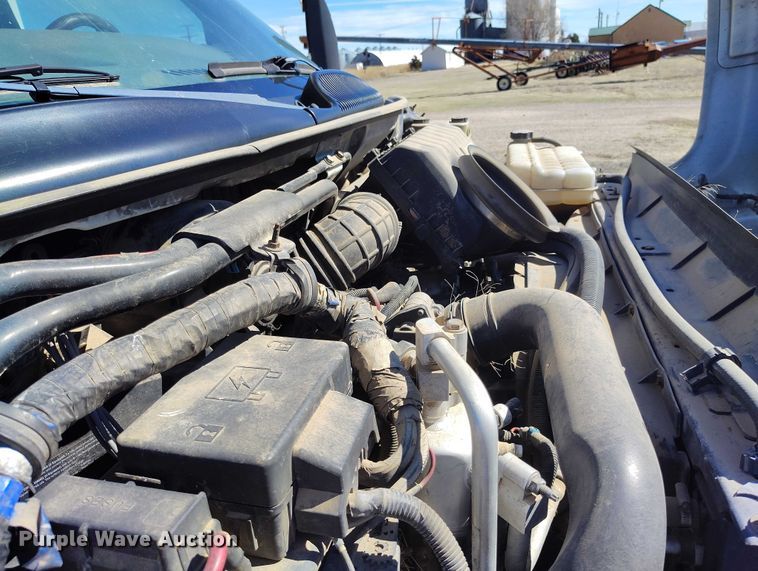 image for item IH9476 2007 Chevrolet C5500 shuttle bus