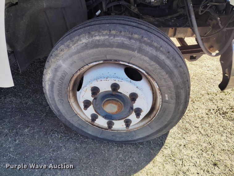 image for item IH9476 2007 Chevrolet C5500 shuttle bus