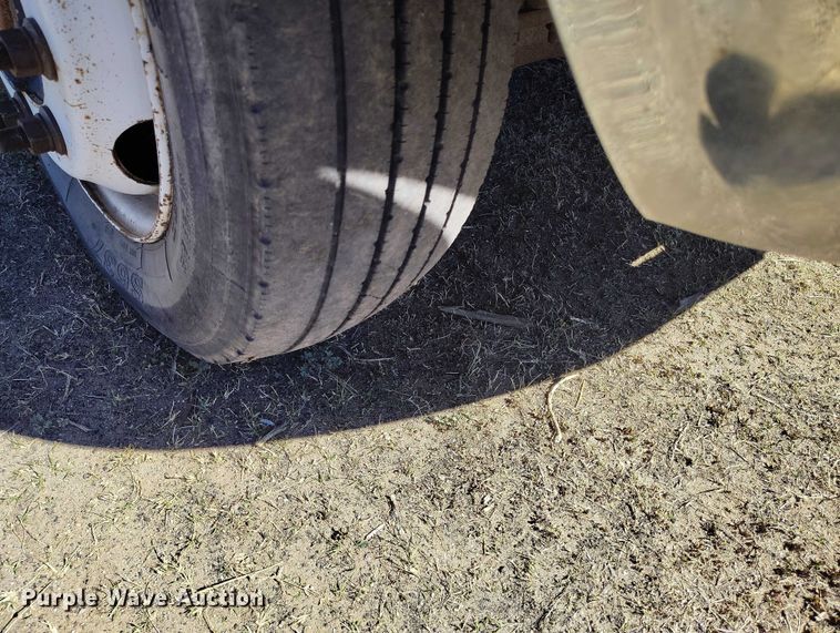 image for item IH9476 2007 Chevrolet C5500 shuttle bus