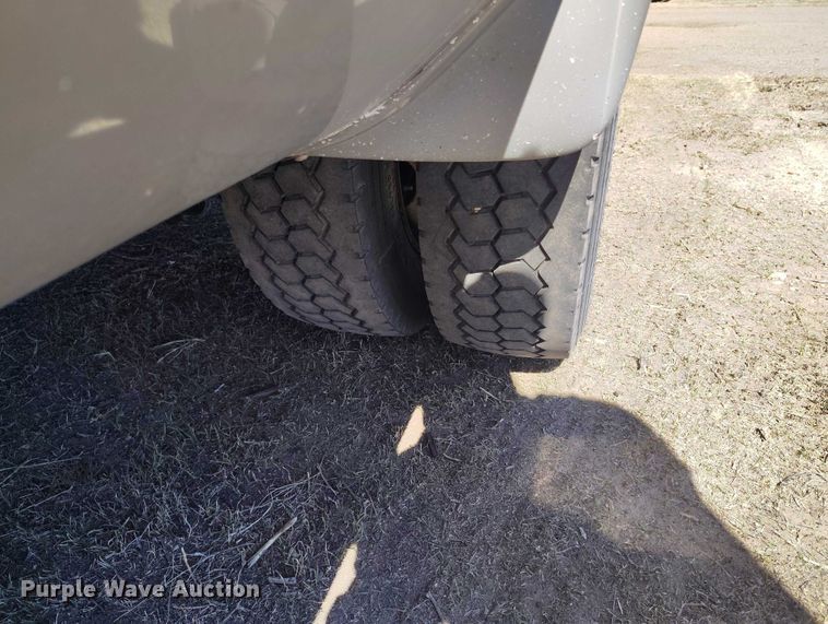 image for item IH9476 2007 Chevrolet C5500 shuttle bus