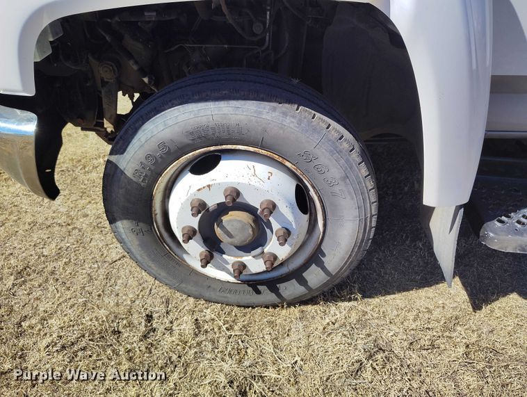 image for item IH9476 2007 Chevrolet C5500 shuttle bus