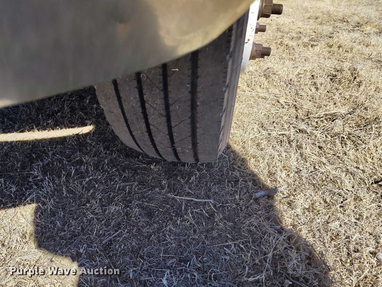 image for item IH9476 2007 Chevrolet C5500 shuttle bus