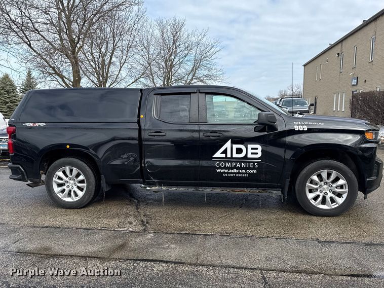 image for item ND9460 2021 Chevrolet Silverado 1500 Ext. Cab pickup truck