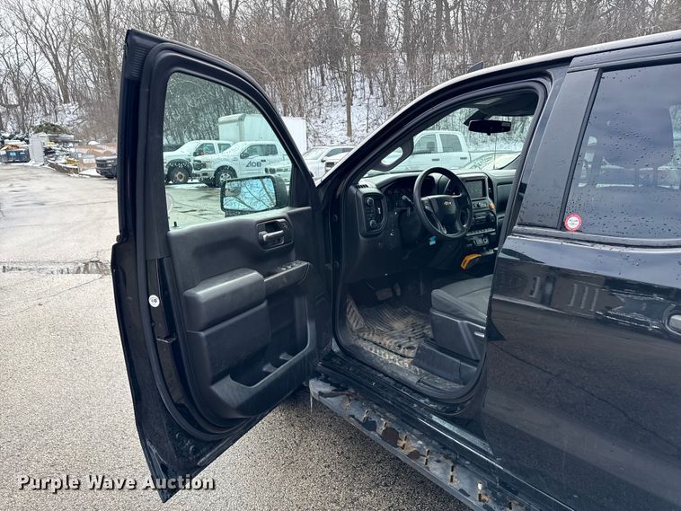 image for item ND9460 2021 Chevrolet Silverado 1500 Ext. Cab pickup truck