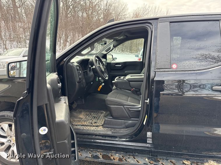 image for item ND9460 2021 Chevrolet Silverado 1500 Ext. Cab pickup truck