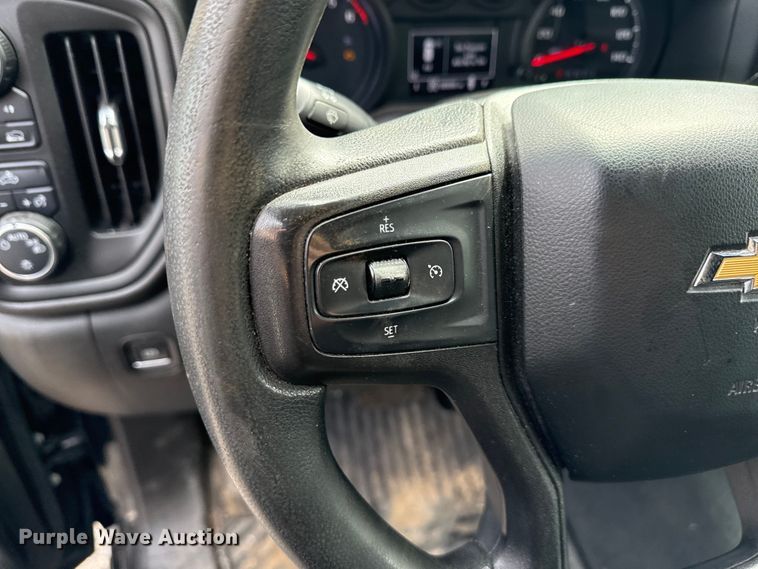 image for item ND9460 2021 Chevrolet Silverado 1500 Ext. Cab pickup truck