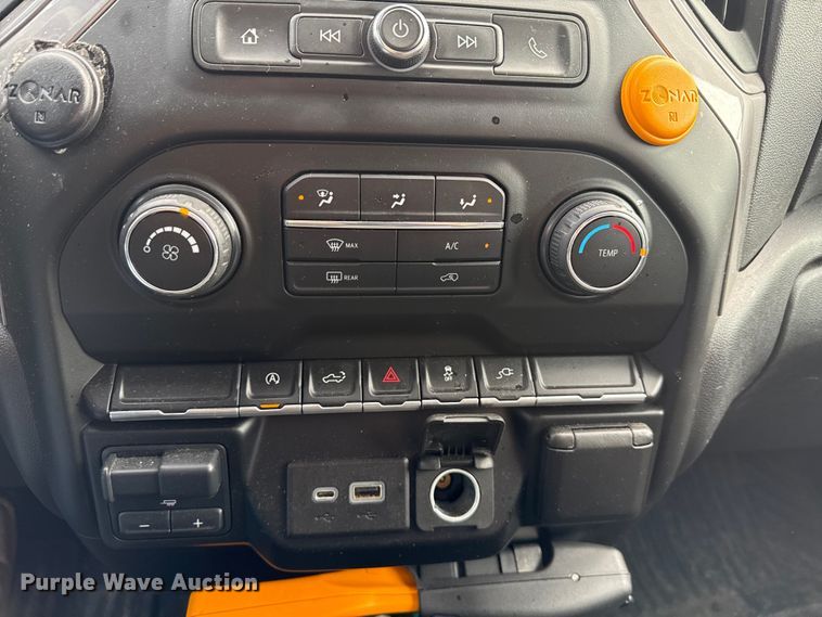 image for item ND9460 2021 Chevrolet Silverado 1500 Ext. Cab pickup truck