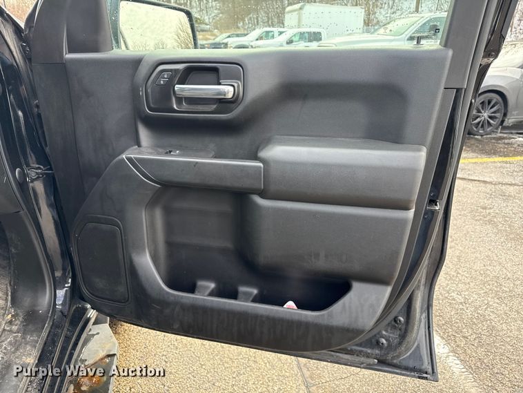 image for item ND9460 2021 Chevrolet Silverado 1500 Ext. Cab pickup truck